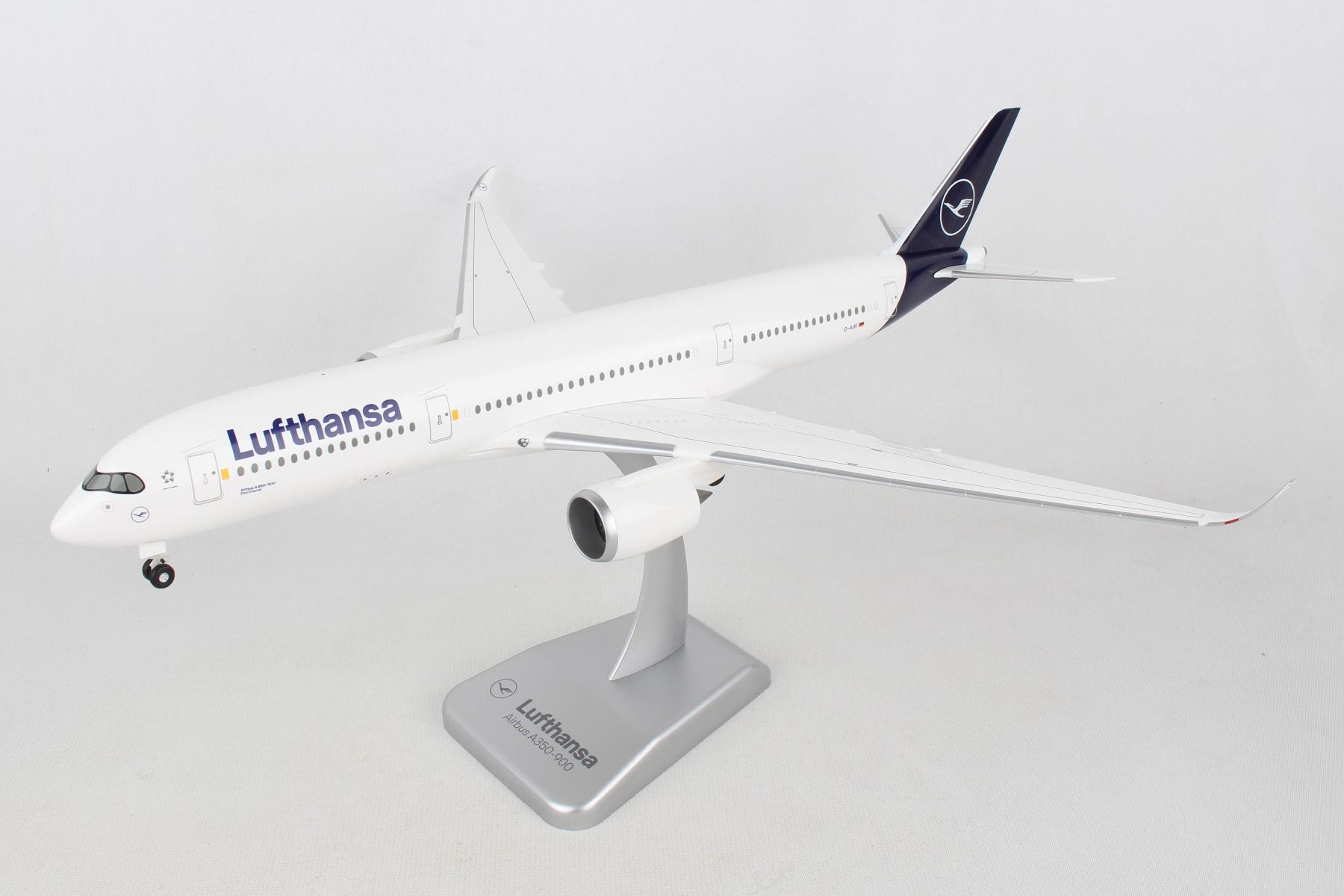 Airbus A350-900 Lufthansa (D-AIXI) 1:200 Scale Model