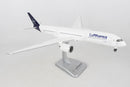 Airbus A350-900 Lufthansa (D-AIXI) 1:200 Scale Model Right Front View