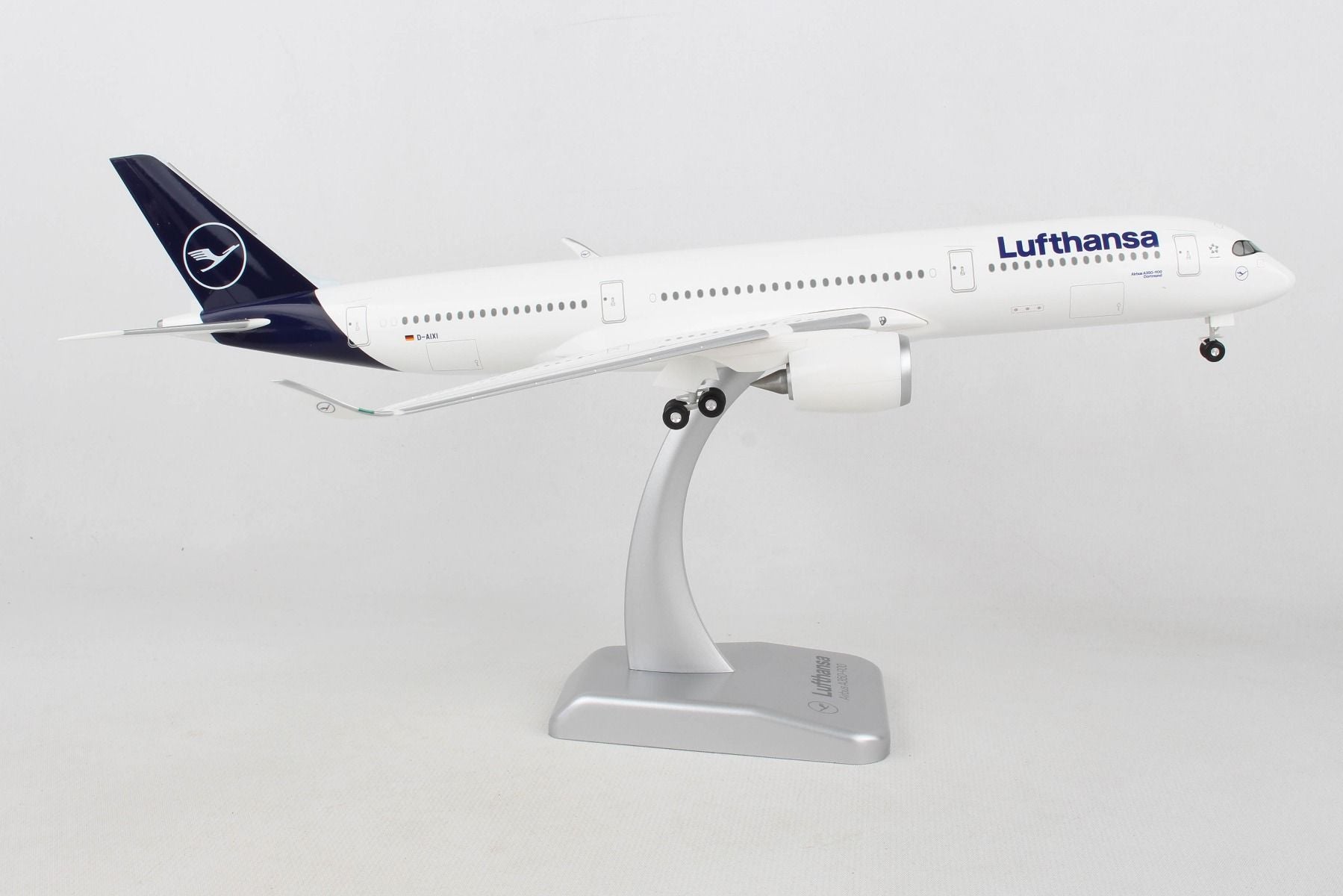 Hogan Wings | Airbus A350-900 Lufthansa (D-AIXI) 1:200 Scale Model