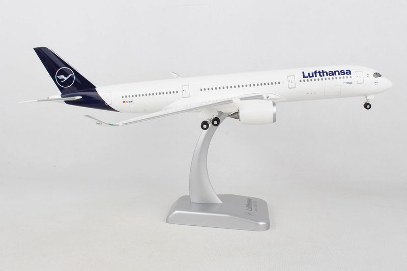 Airbus A350-900 Lufthansa (D-AIXI) 1:200 Scale Model Right Side View