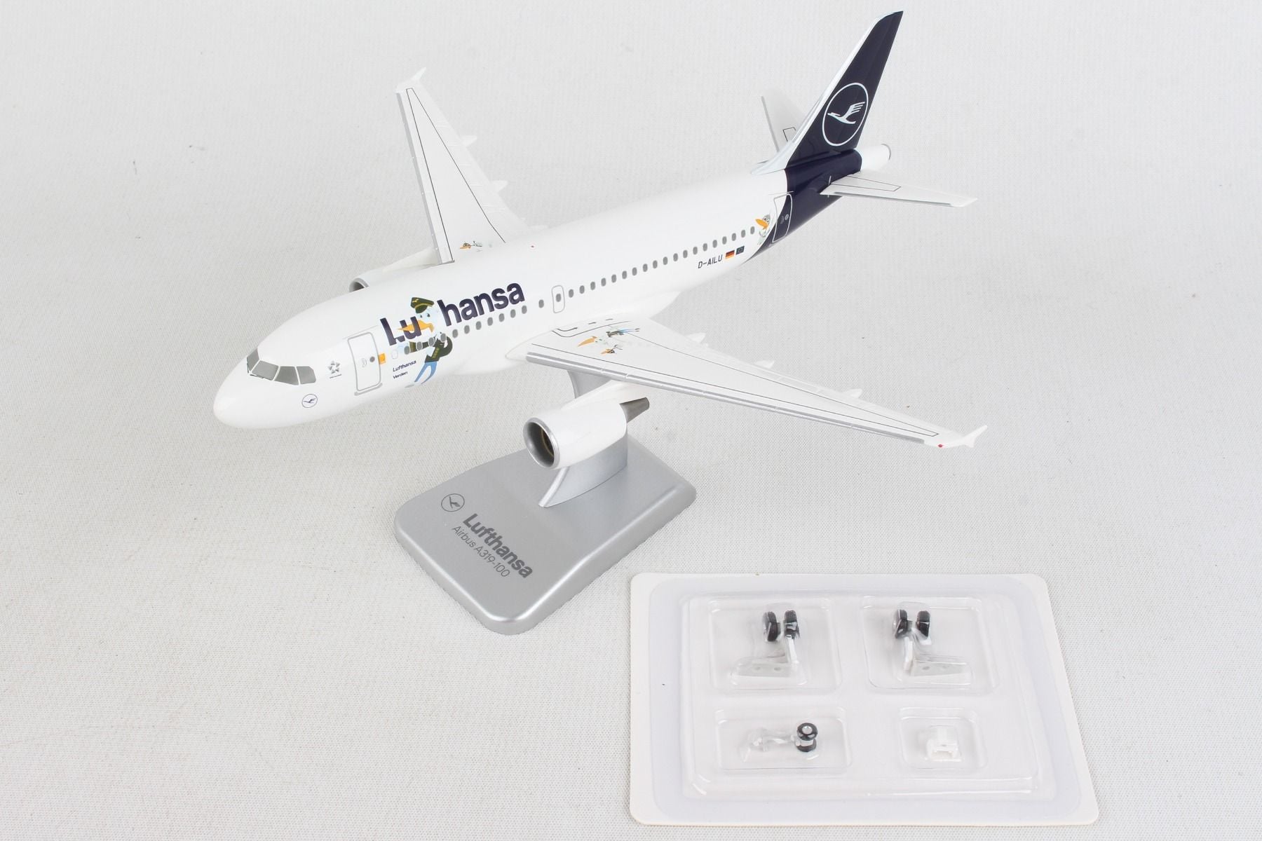 Airbus A319-100 Lufthansa (D-AILU) 1:200 Scale Model