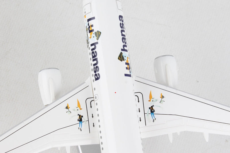 Airbus A319-100 Lufthansa (D-AILU) 1:200 Scale Model Fuselage Detail