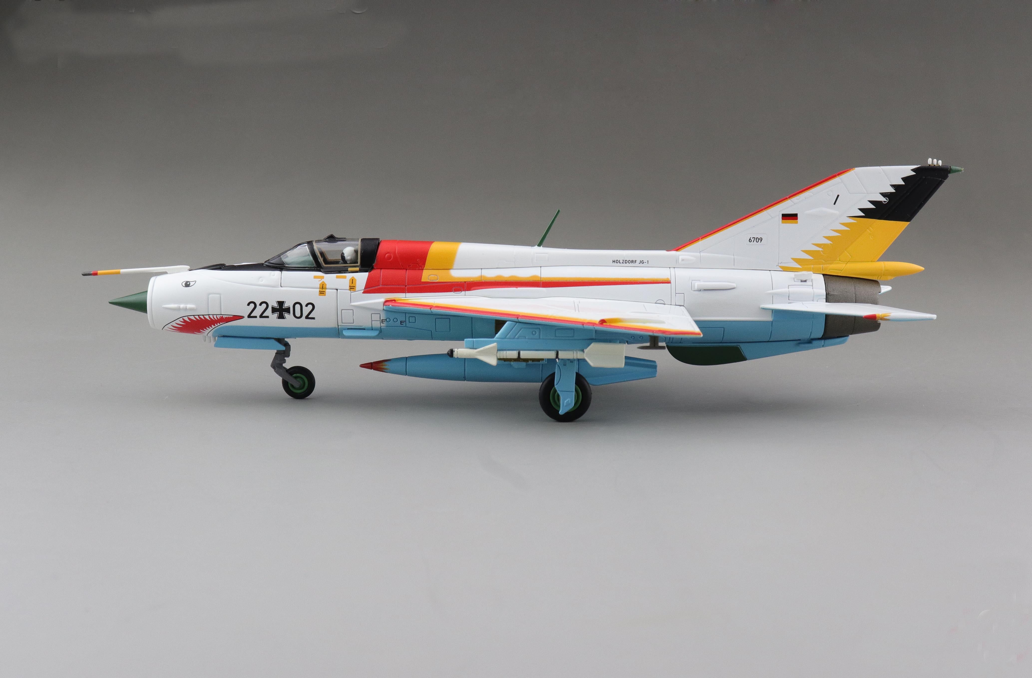 Hobby Master MiG-21SPS White Shark 22+02 JG-1 1:72 Scale Diecast