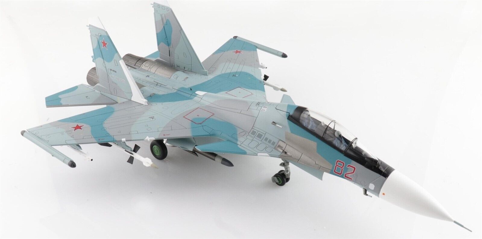 Sukhoi Su-30SM Flanker H, “Red 82” Russian Air Force 2018, 1:72 Scale Diecast Model Top Right Front View