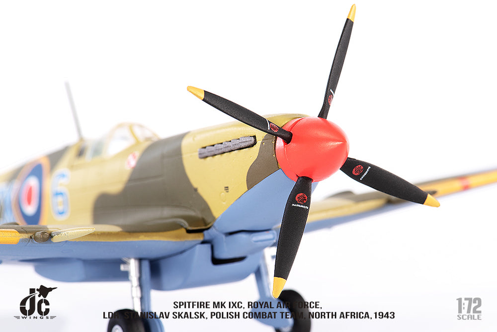 Supermarine Spitfire Mk IXc Royal Air Force Polish Combat Team North Africa 1943, 1:72 Scale Diecast Model Nose Close Up