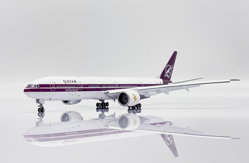 Boeing 777-300ER Qatar Airways “Retro Livery” (A7-BAC) Flaps Down, 1:400 Scale Diecast Model