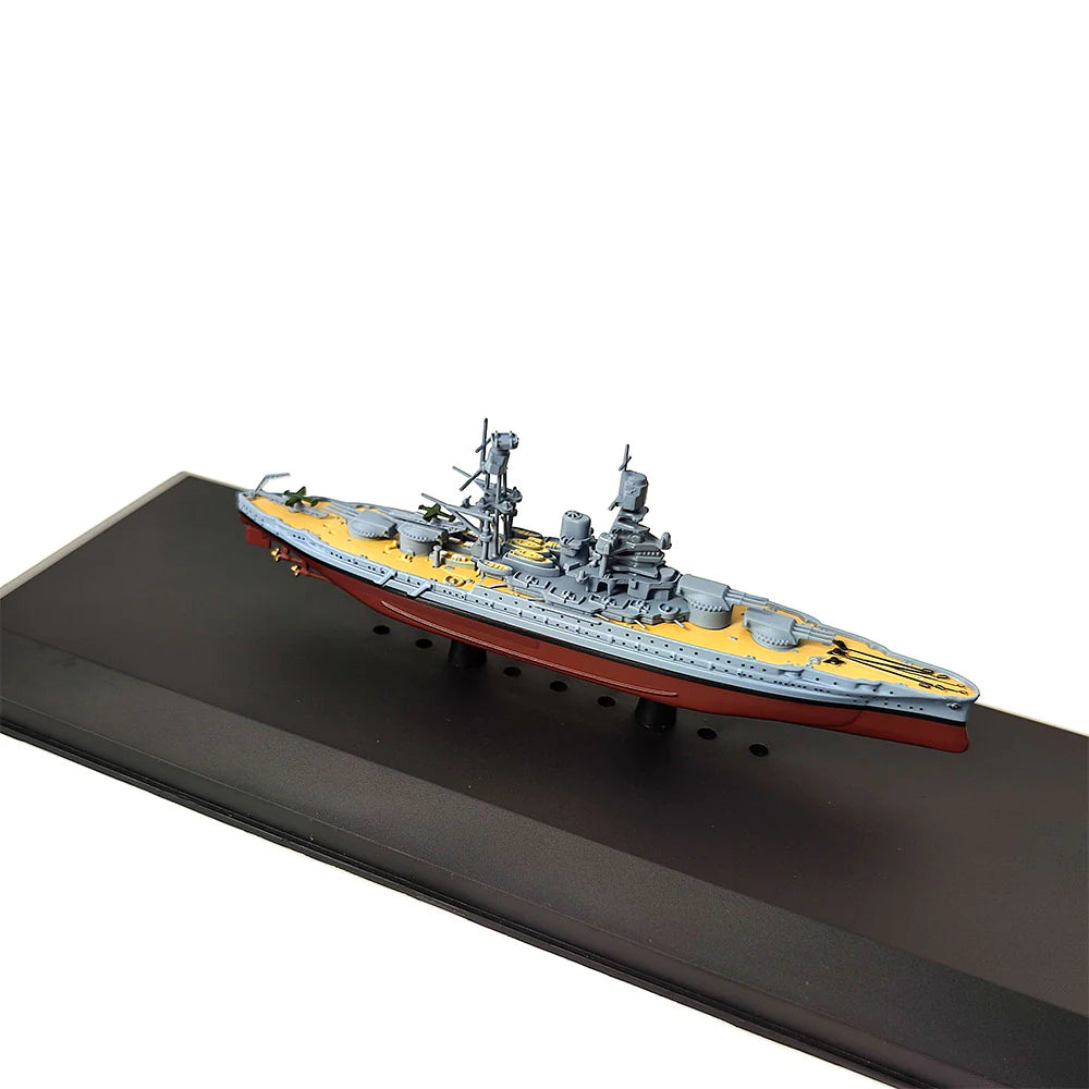 USS Arizona BB-39 1915, 1/250 Scale Model Starboard Bow View