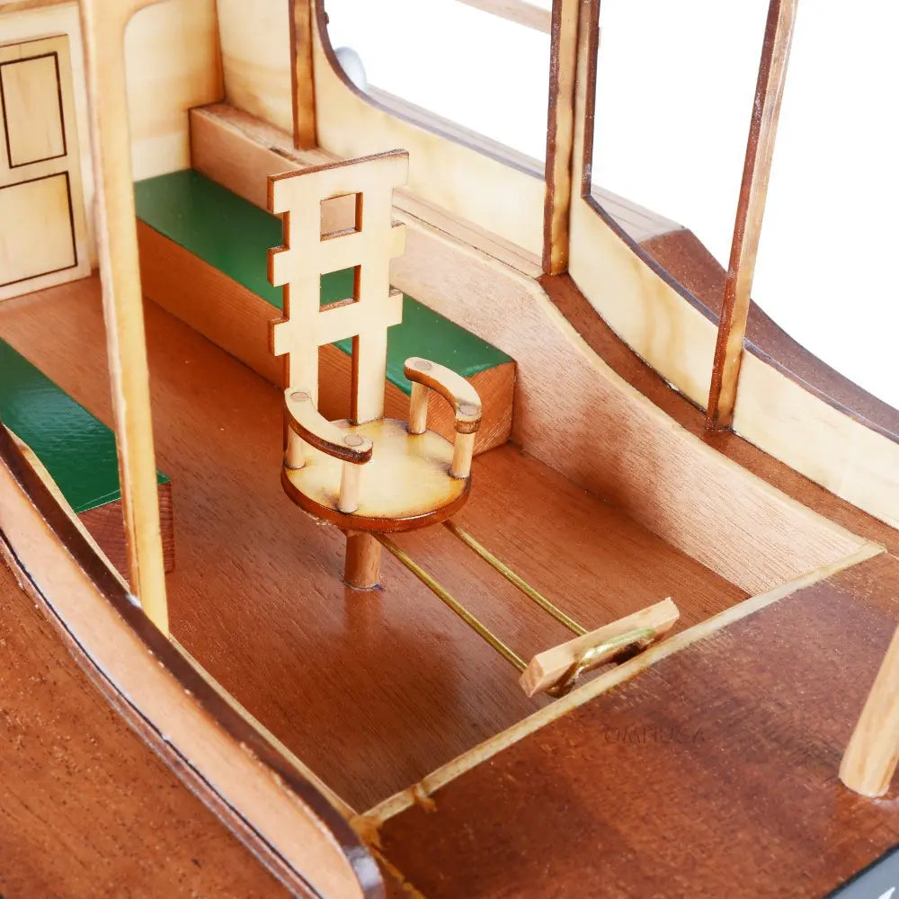 OMH Hemingway Pilar Fishing Boat 27.5-inch wooden model wooden chair closeup