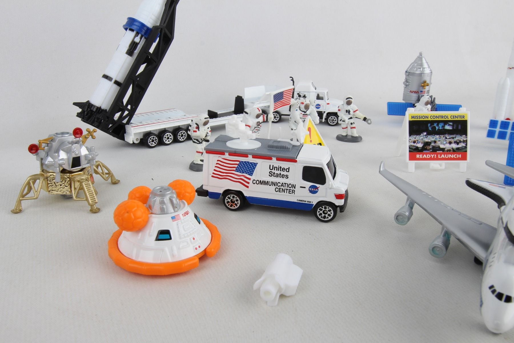 Galaxy Explorer 20 Piece Playset Apollo Close Up