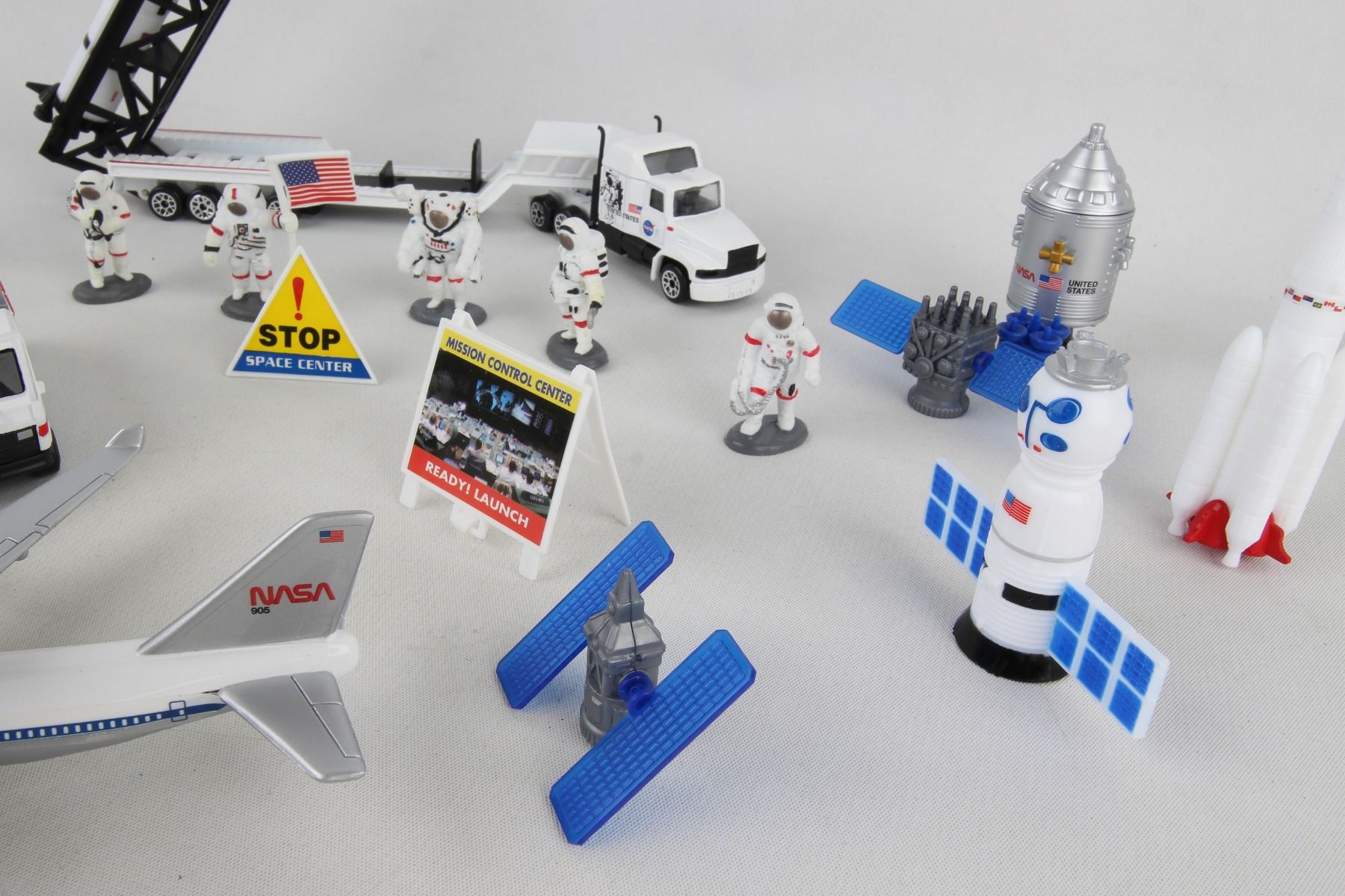 Galaxy Explorer 20 Piece Playset Satellites