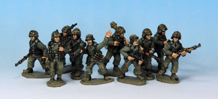 Second World War German Panzer Lehr Grenadier Squad, 28 mm Scale Model Metallic Figures Painted Example