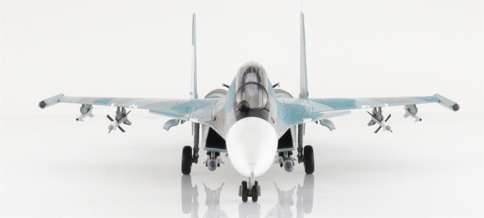 Sukhoi Su-30SM Flanker H, “Red 82” Russian Air Force 2018, 1:72 Scale Diecast Model Front View