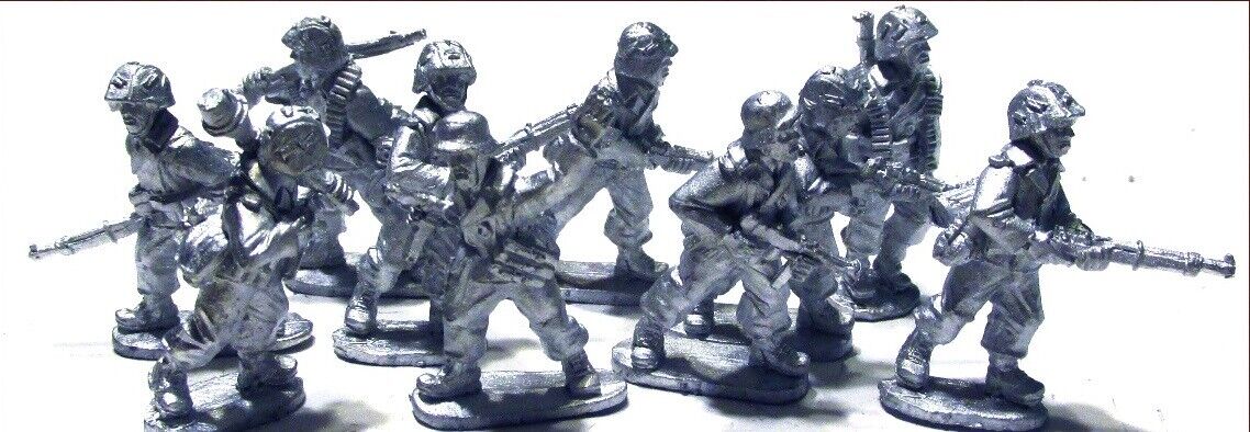 Second World War German Panzer Lehr Grenadier Squad, 28 mm Scale Model Metallic Figures Unpainted Examples