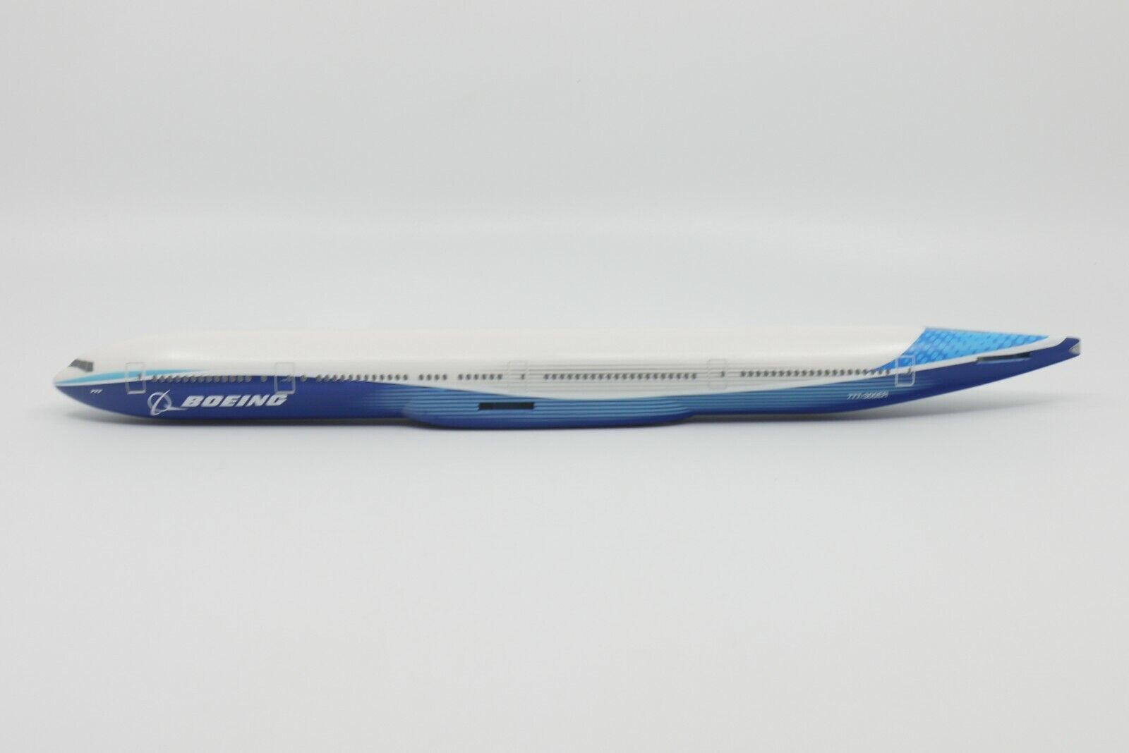 Boeing 777-300ER Boeing 2019 Livery w/Gear 1:200 Scale Model Body