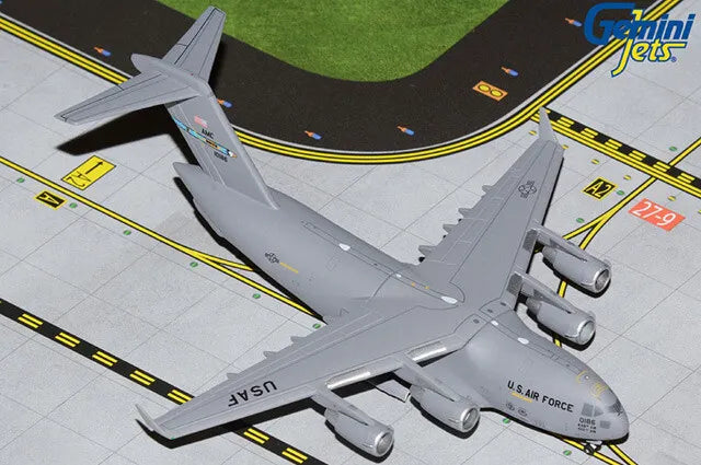 Boeing C-17A Globemaster III Dover AFB (01-0186) 1:400 Scale Model