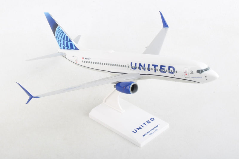 Boeing 737-800 United Airlines (2019 Livery) 1:130 Scale Model Right Front View