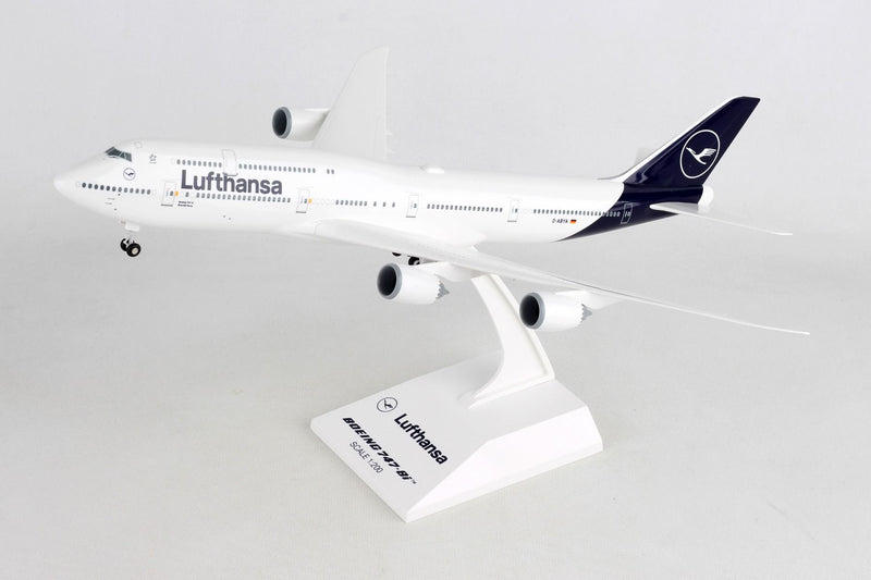 Boeing 747-8I Lufthansa 1:200 Scale Model