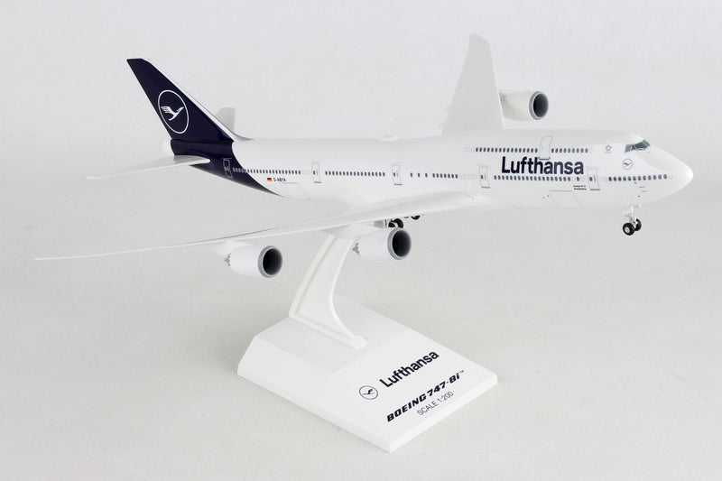 Boeing 747-8I Lufthansa 1:200 Scale Model Right Front View
