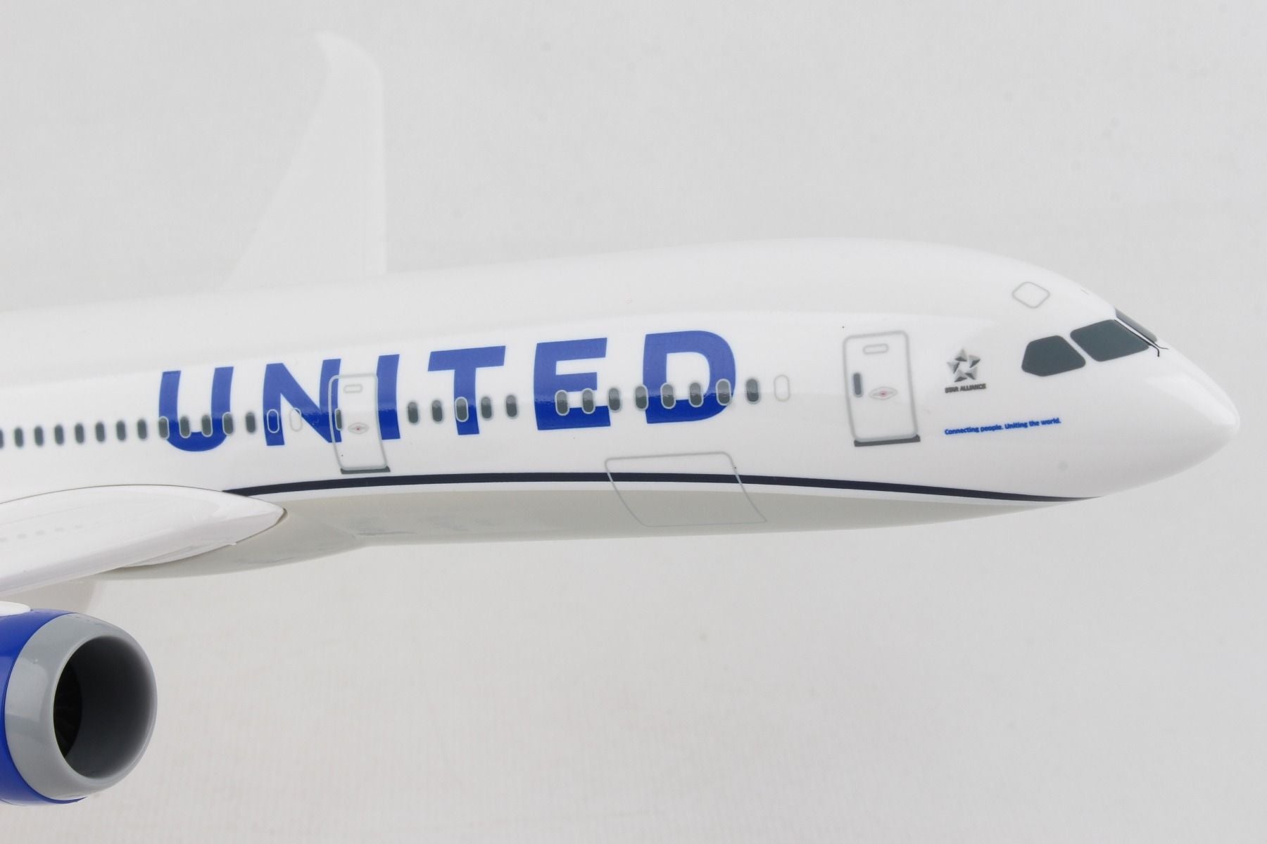 Boeing 787-9 United Airlines (N24976) 1:200 Scale Model Nose Close Up