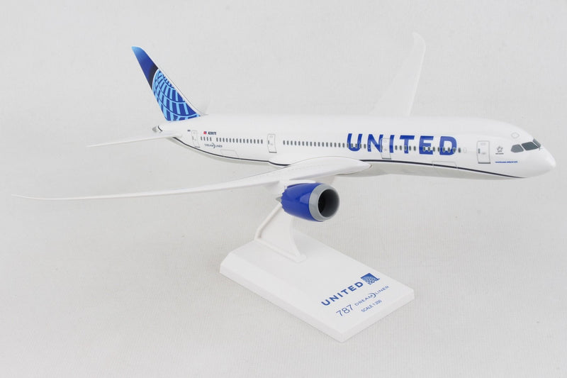 Boeing 787-9 United Airlines (N24976) 1:200 Scale Model Right Front View