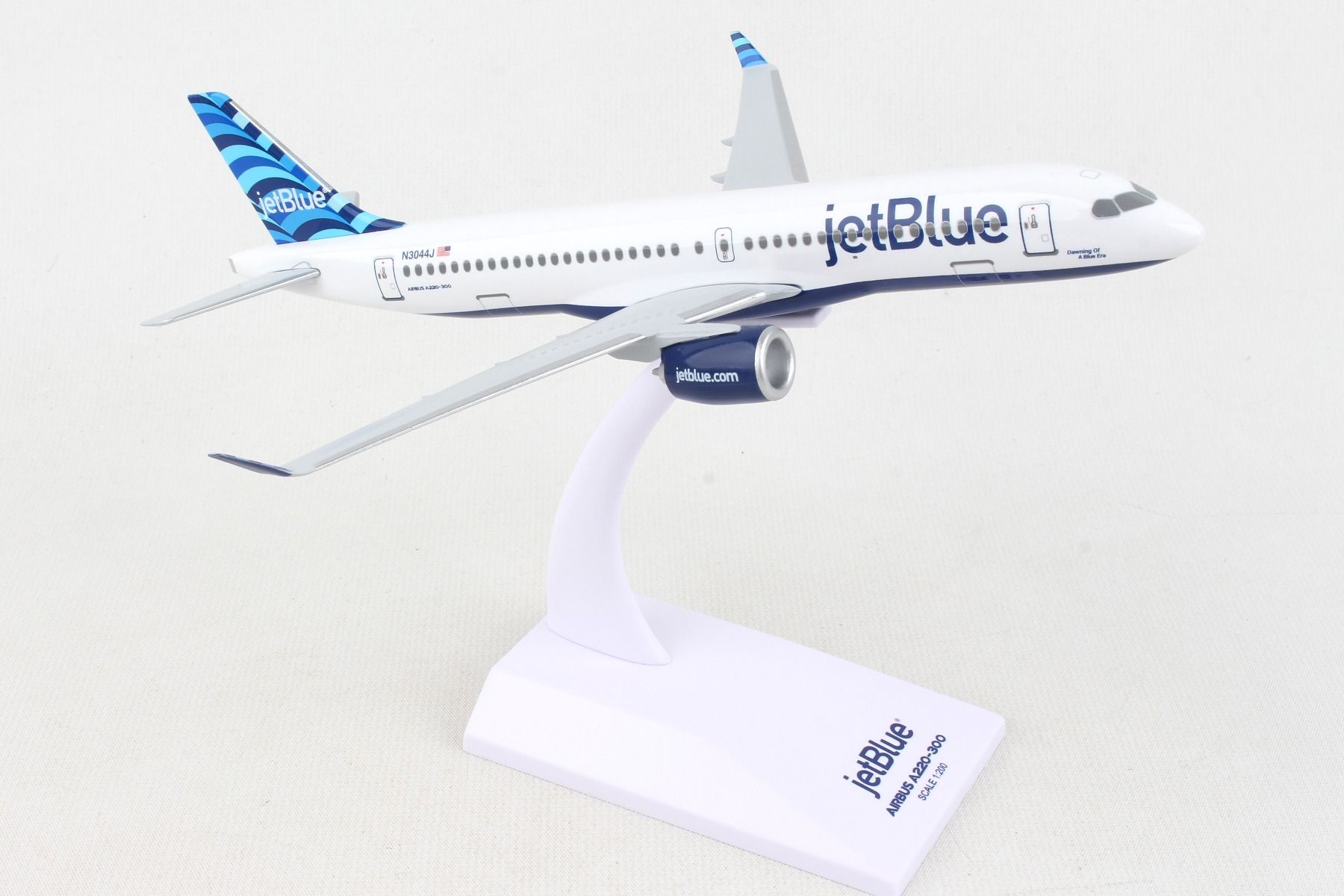 Airbus A220-300 jetBlue Airways, 1:200 Scale Model Right Front View