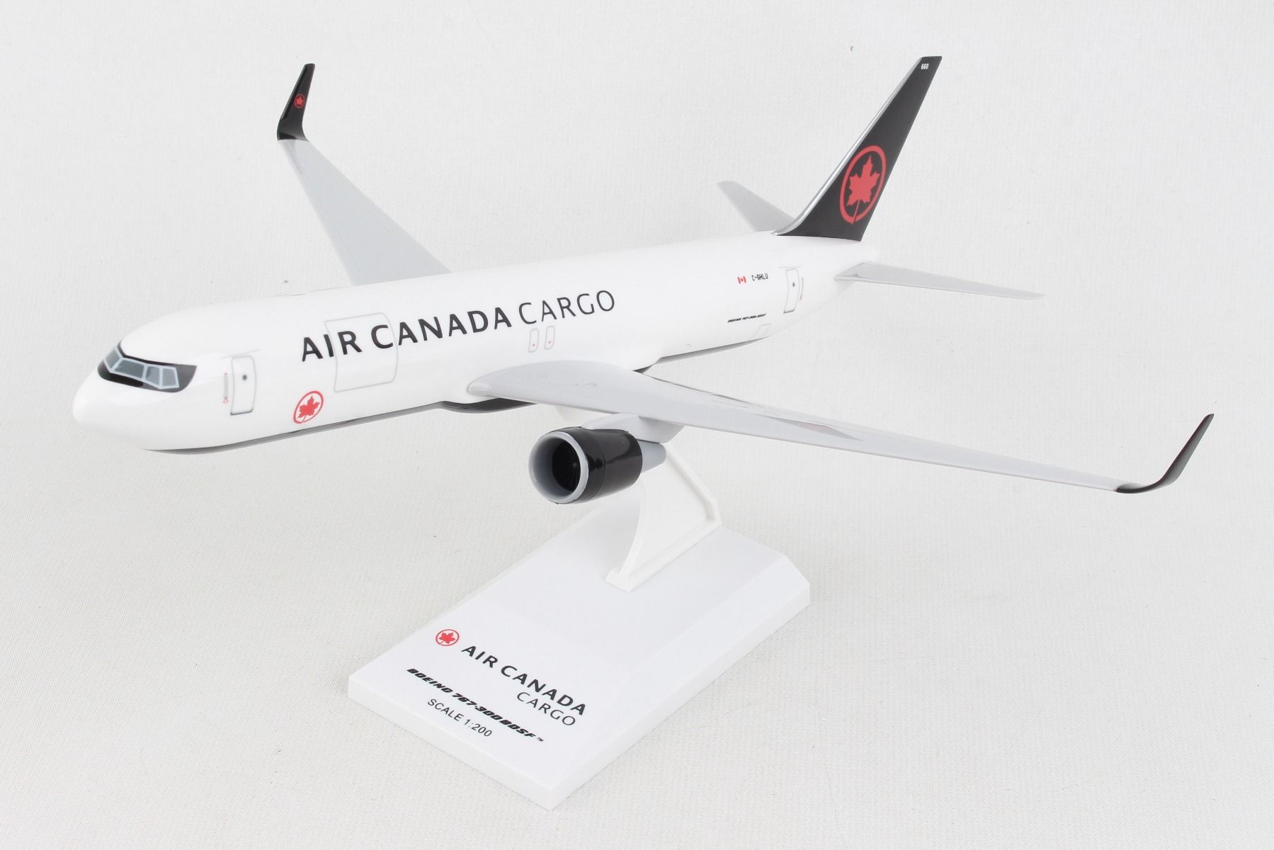 Boeing 767-300F Air Canda Cargo (C-GHLU) 1:200 Scale Model