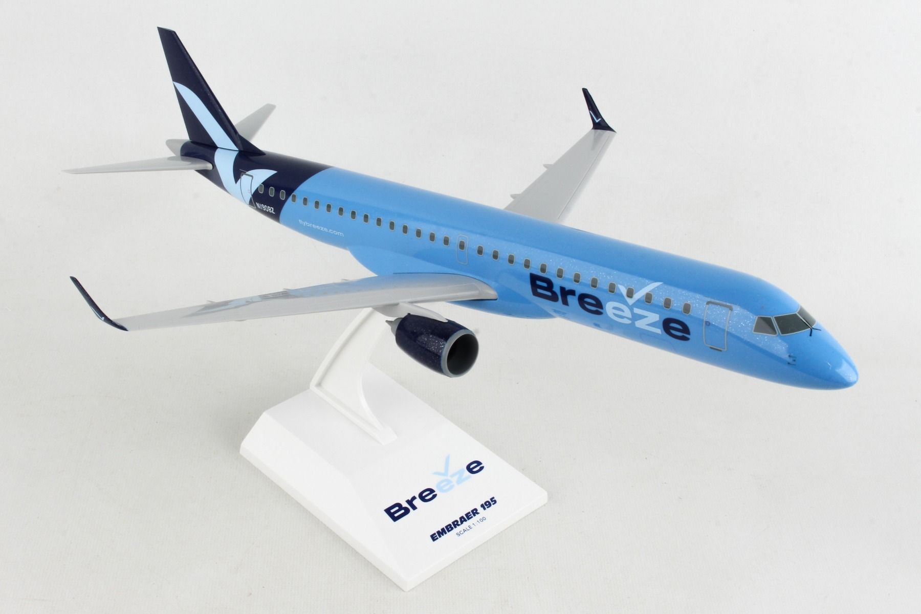 Embraer E195 Breeze Airways 1:100 Scale Model