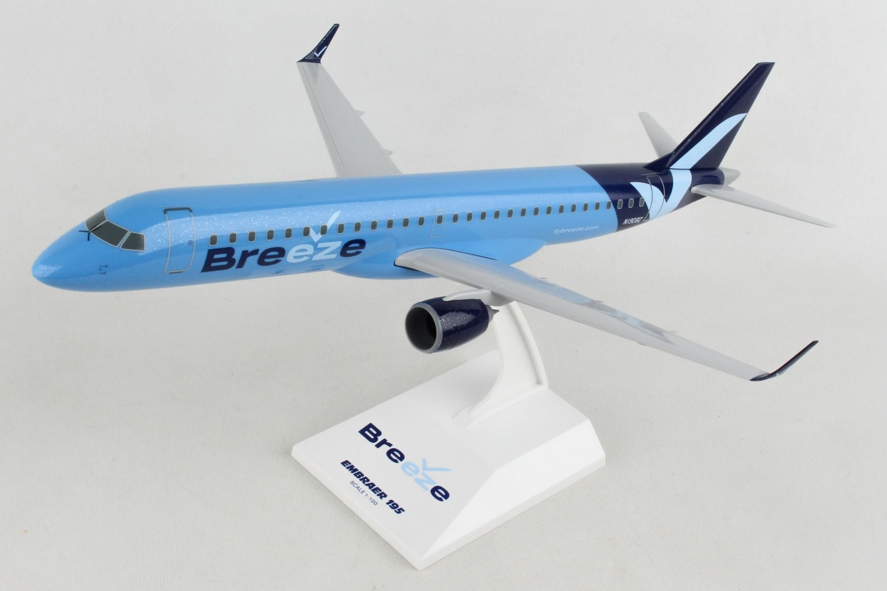 Embraer E195 Breeze Airways 1:100 Scale Model