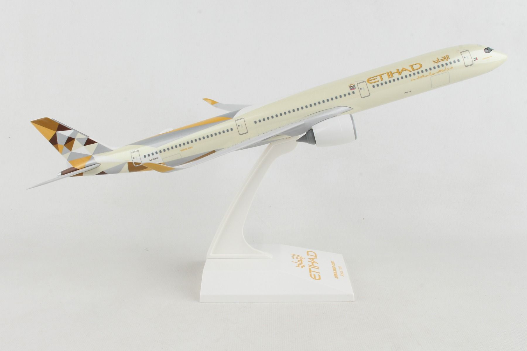 Airbus A350-1000 Etihad Airways 1:200 Scale Model Right Side View