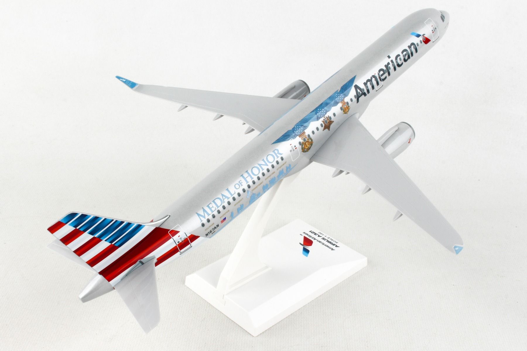 Airbus A321-200 American Airlines “Medal of Honor” (N167AN) 1:150 Scale Model Right Rear View