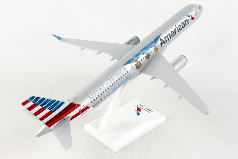 Airbus A321-200 American Airlines “Medal of Honor” (N167AN) 1:150 Scale Model Right Rear View