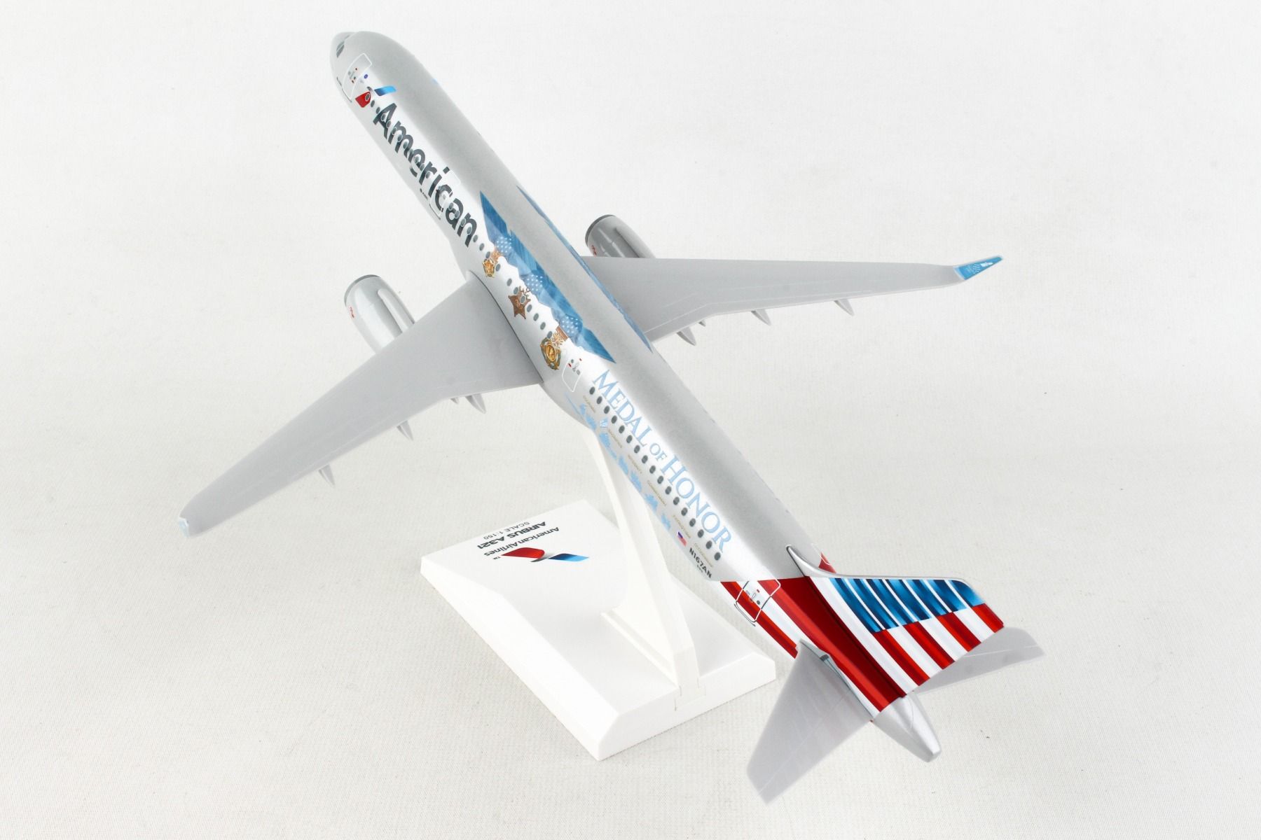 Airbus A321-200 American Airlines “Medal of Honor” (N167AN) 1:150 Scale Model Left Rear View