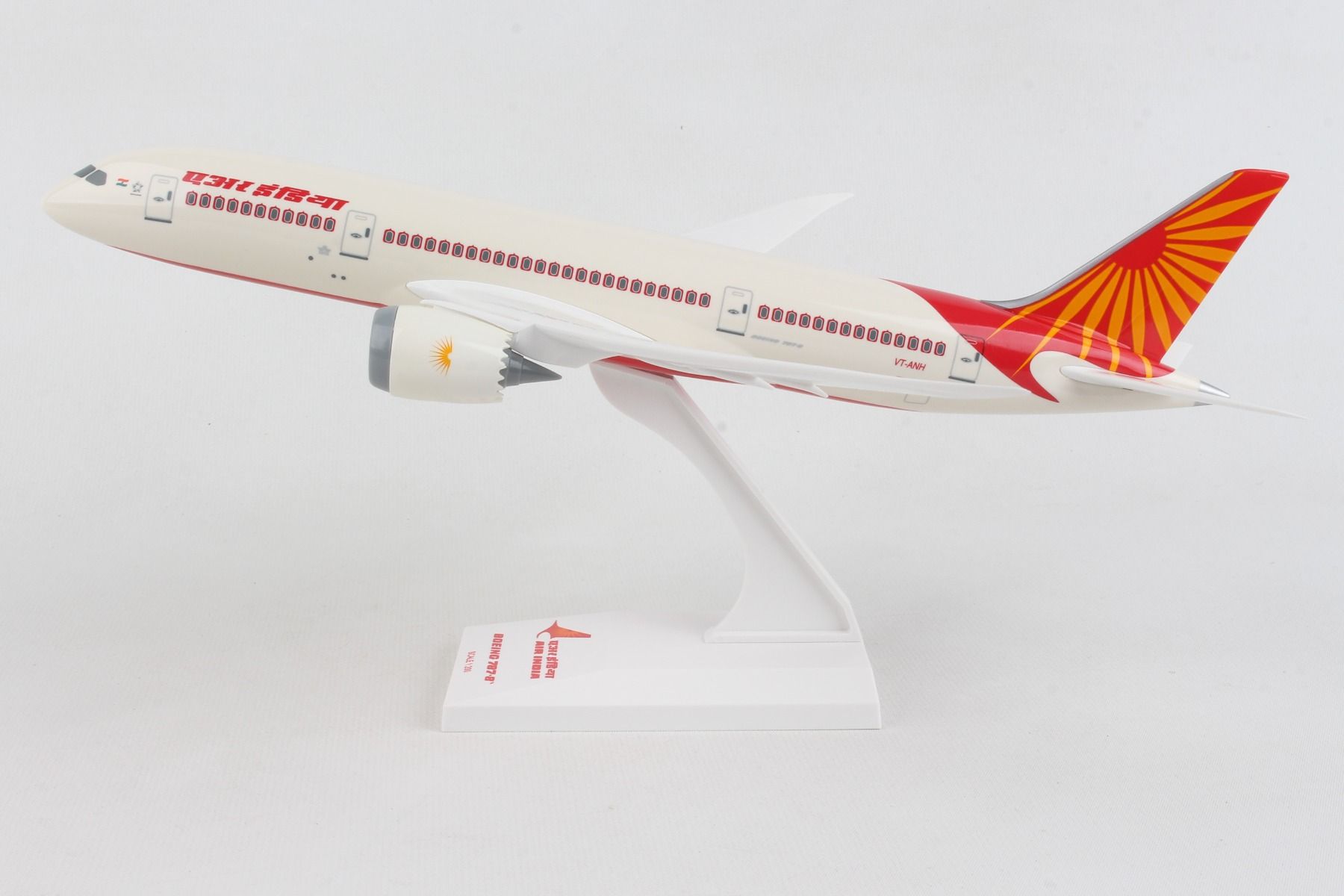 Boeing 787-8 Dreamliner Air India (VT-ANH) 1:200 Scale Model Left Sid View