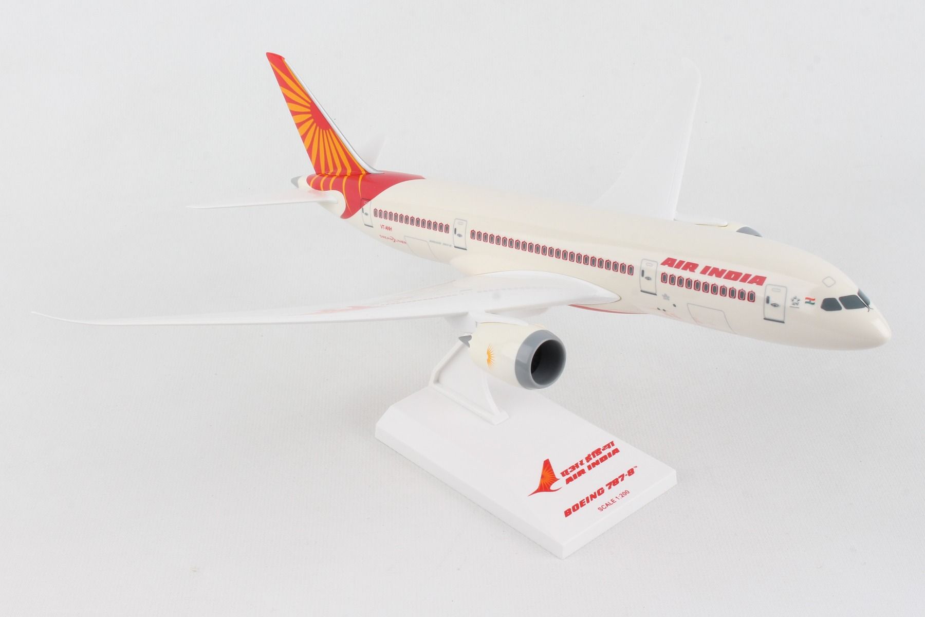 Boeing 787-8 Dreamliner Air India (VT-ANH) 1:200 Scale Model Right Front View