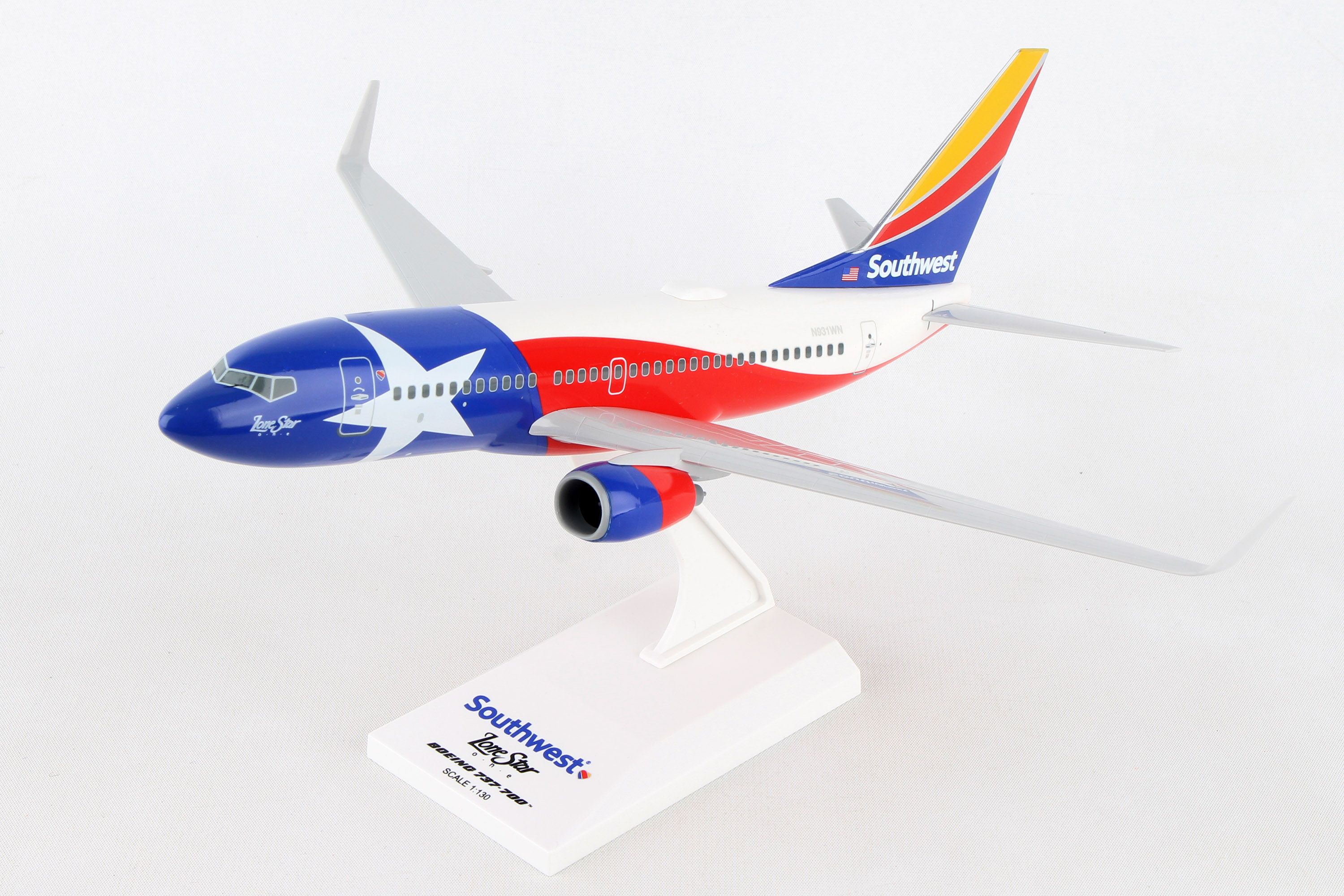 Boeing 737-700 Southwest Airlines "Lone Stare One"  1:130 Scale Model