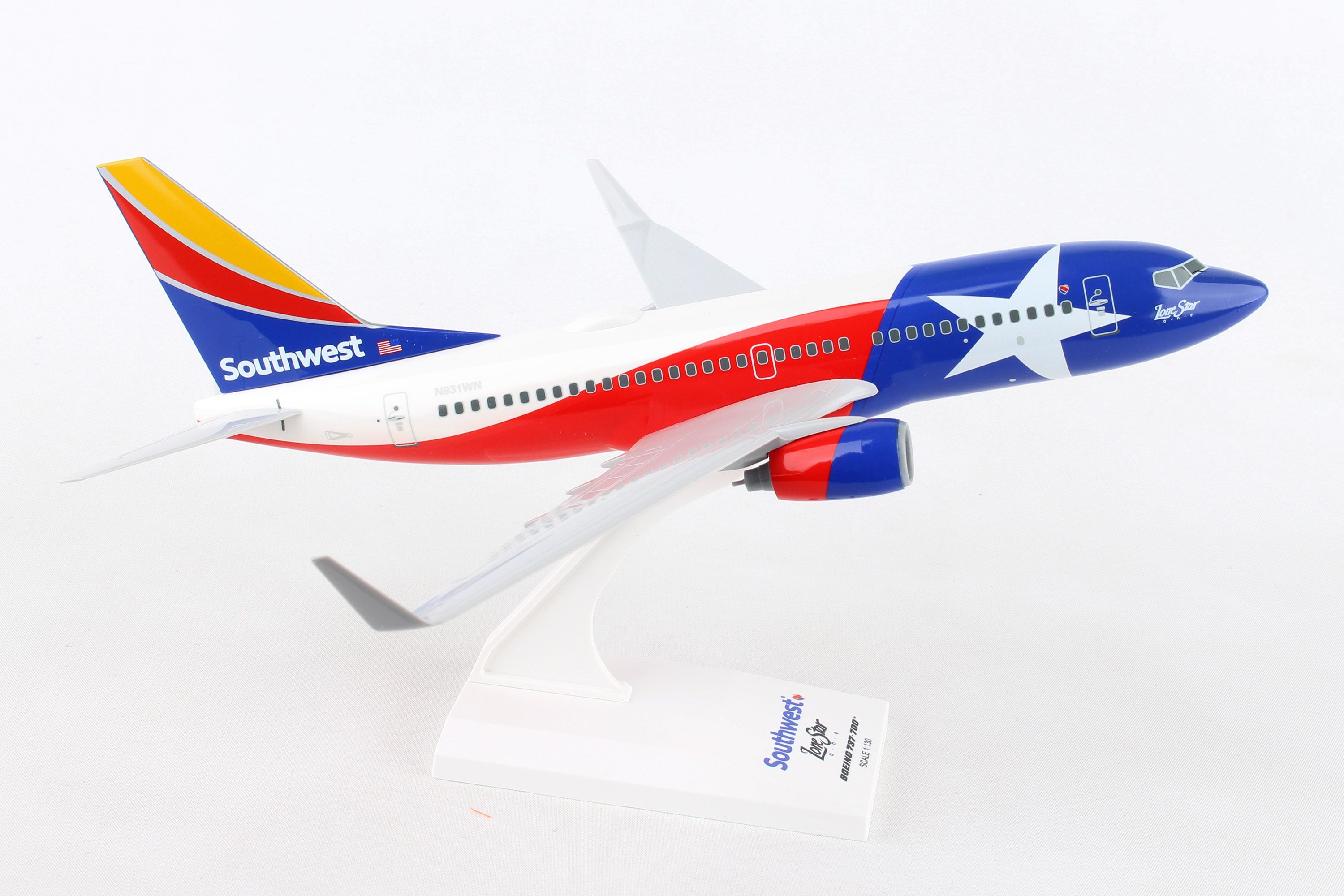 Boeing 737-700 Southwest Airlines "Lone Stare One"  1:130 Scale Model Right Side View