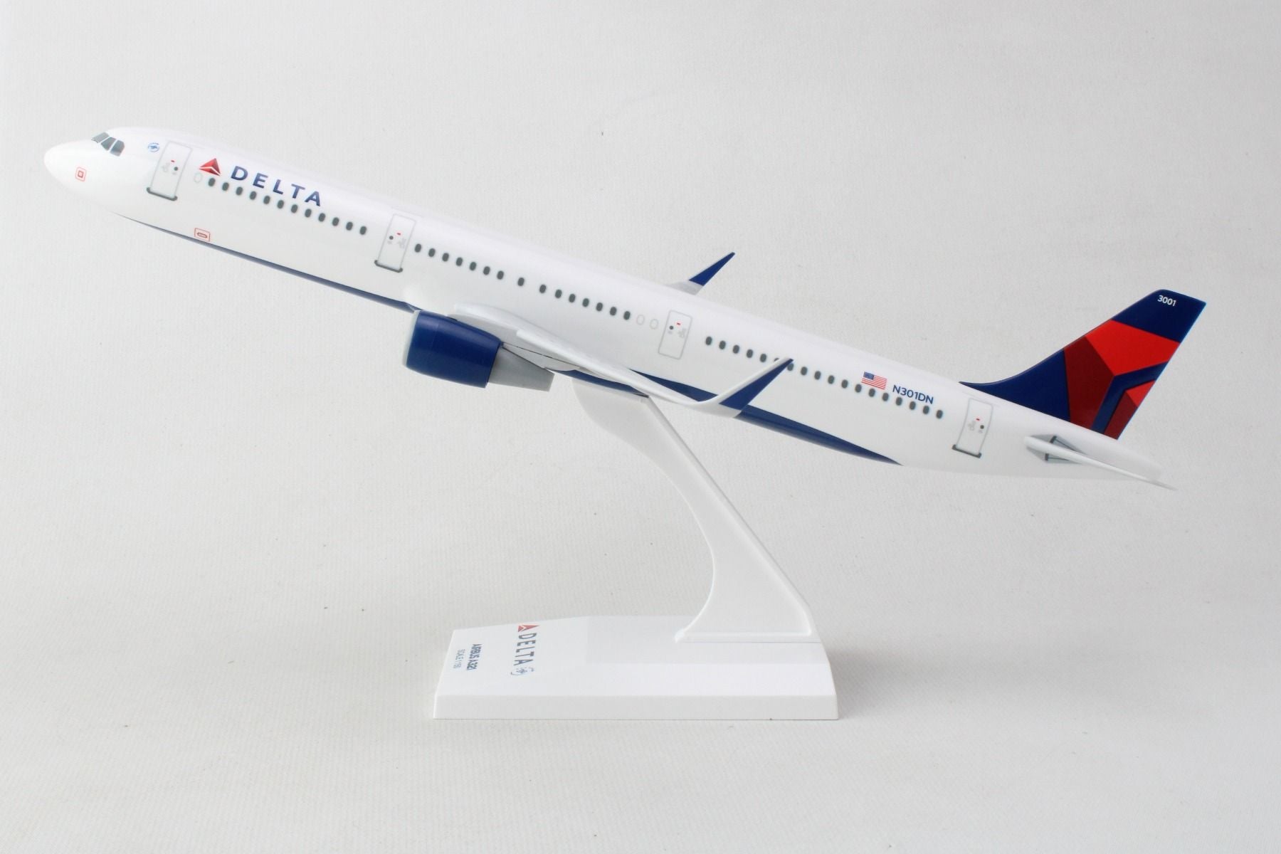 Airbus A321-200 Delta Air Lines (N301DN) 1:150 Scale Model Left Side View