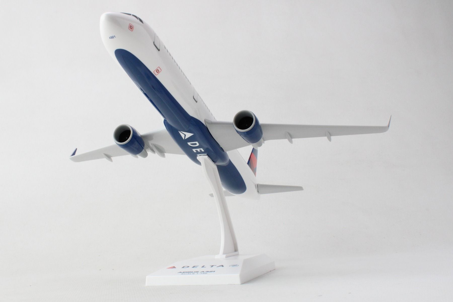 Airbus A321-200 Delta Air Lines (N301DN) 1:150 Scale Model Left Front Bottom View