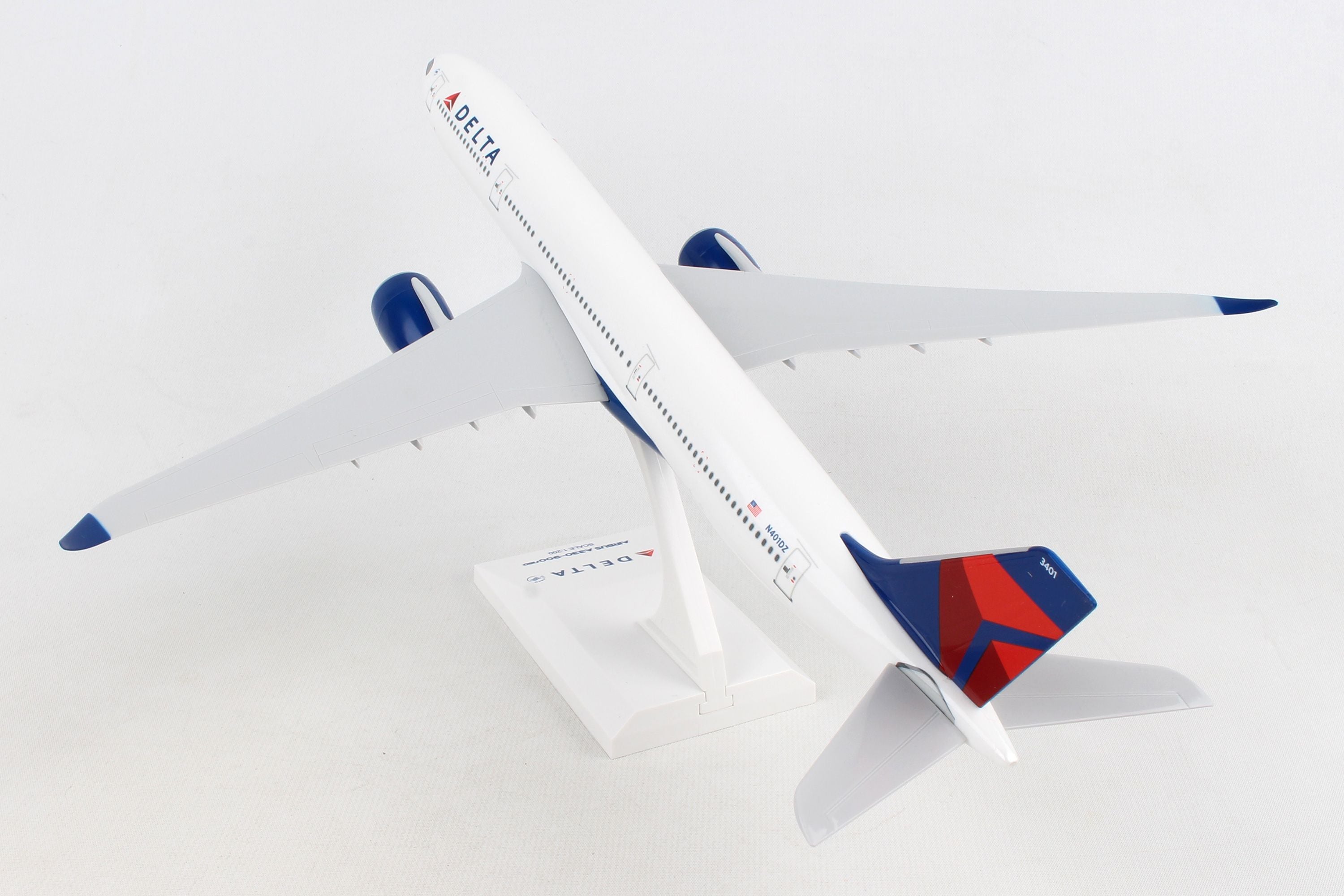 Airbus A330-900neo Delta Air Lines (N401DZ) 1:200 Scale Model Left Rear View