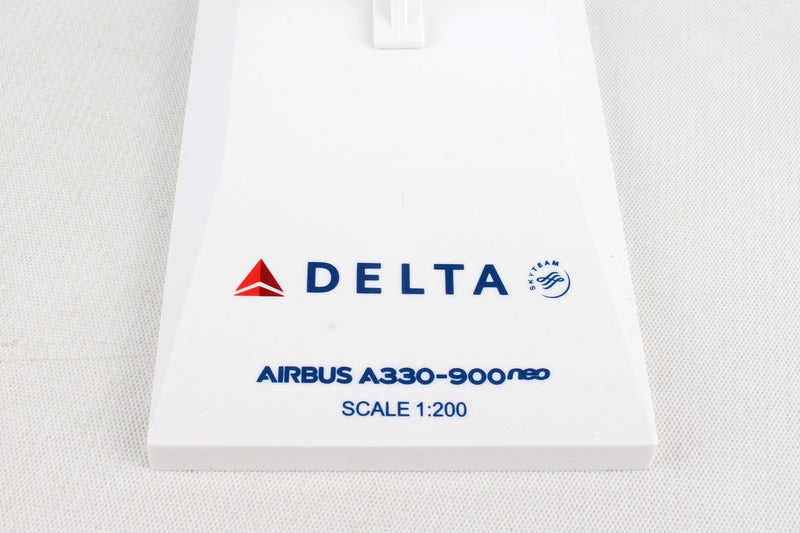 Airbus A330-900neo Delta Air Lines (N401DZ) 1:200 Scale Model Base Close Up