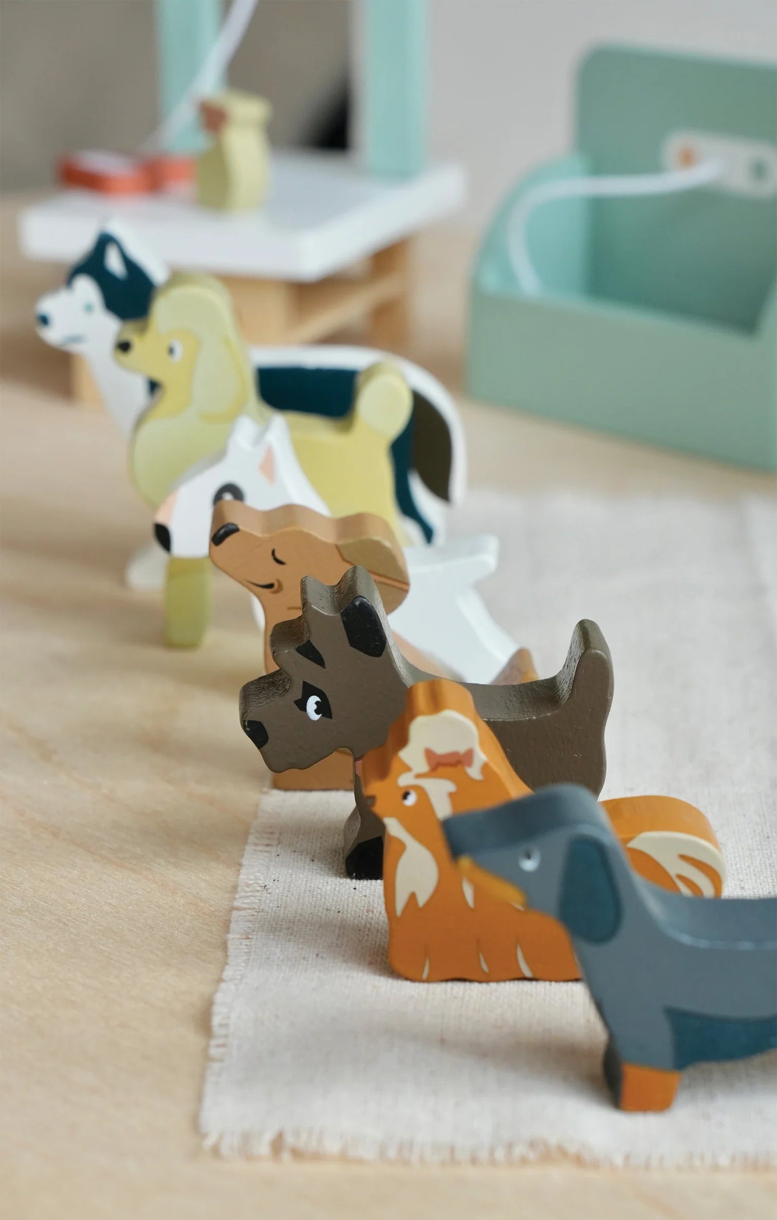 All seven dog breeds included in the playse