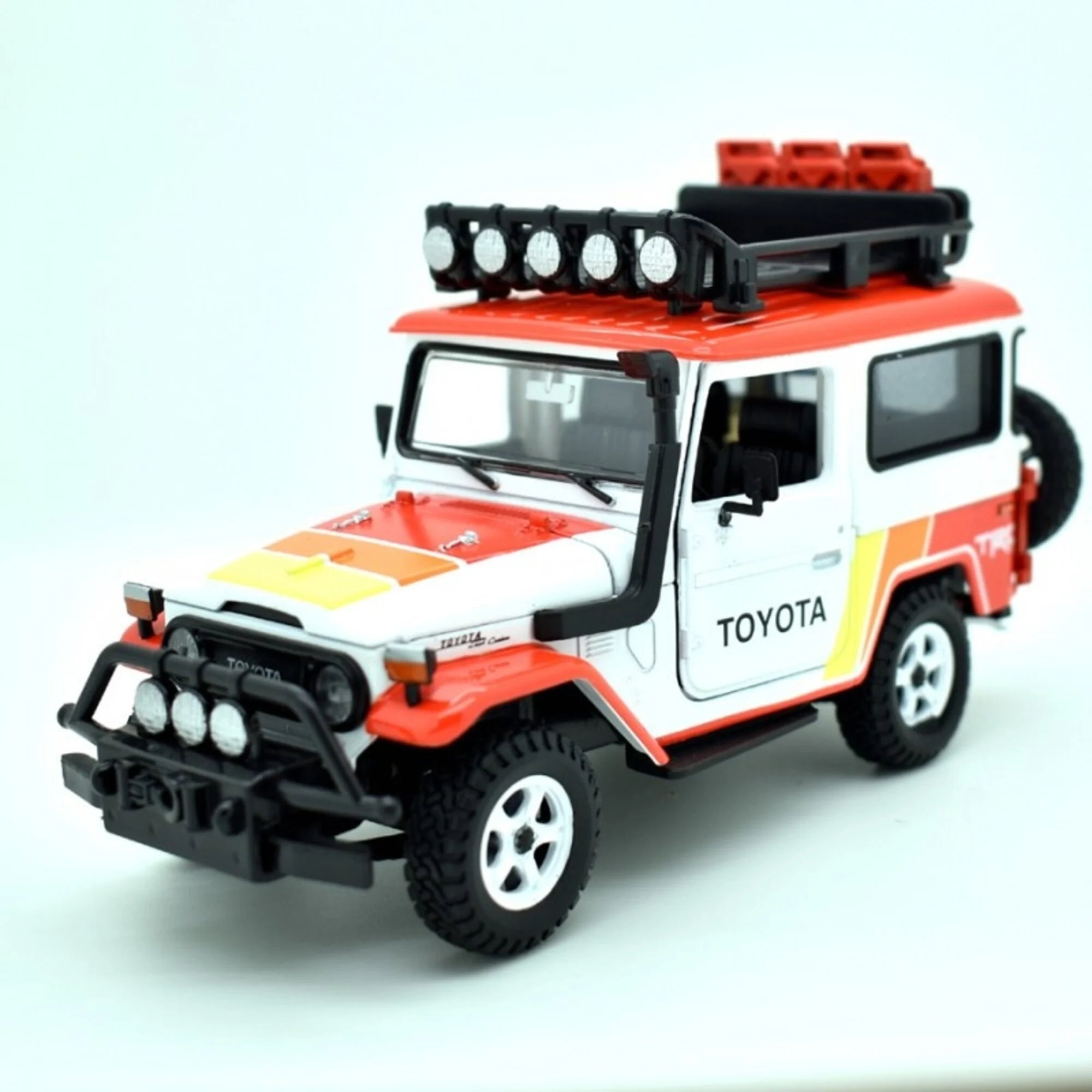 1980 Toyota FJ40 Land Cruiser TRD Hard Top Off Road 1/24 Scale Diecast Car
