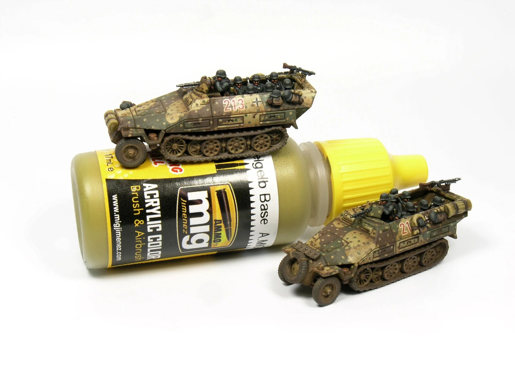 Size Comparision Victrix Ltd Hanomag Sd.Kfz.251/D 12mm Scale WWII Historical Miniatures