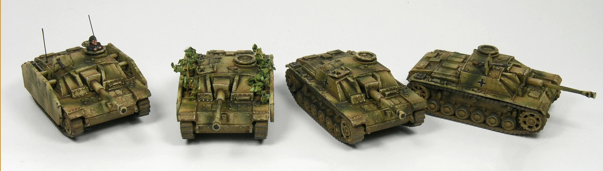 Victrix Limited Sturmgeschütz III (StuG III) Ausf. G Assault Gun, 1:144 (12 mm) Scale Model Plastic Kit (Set of 6) Examples