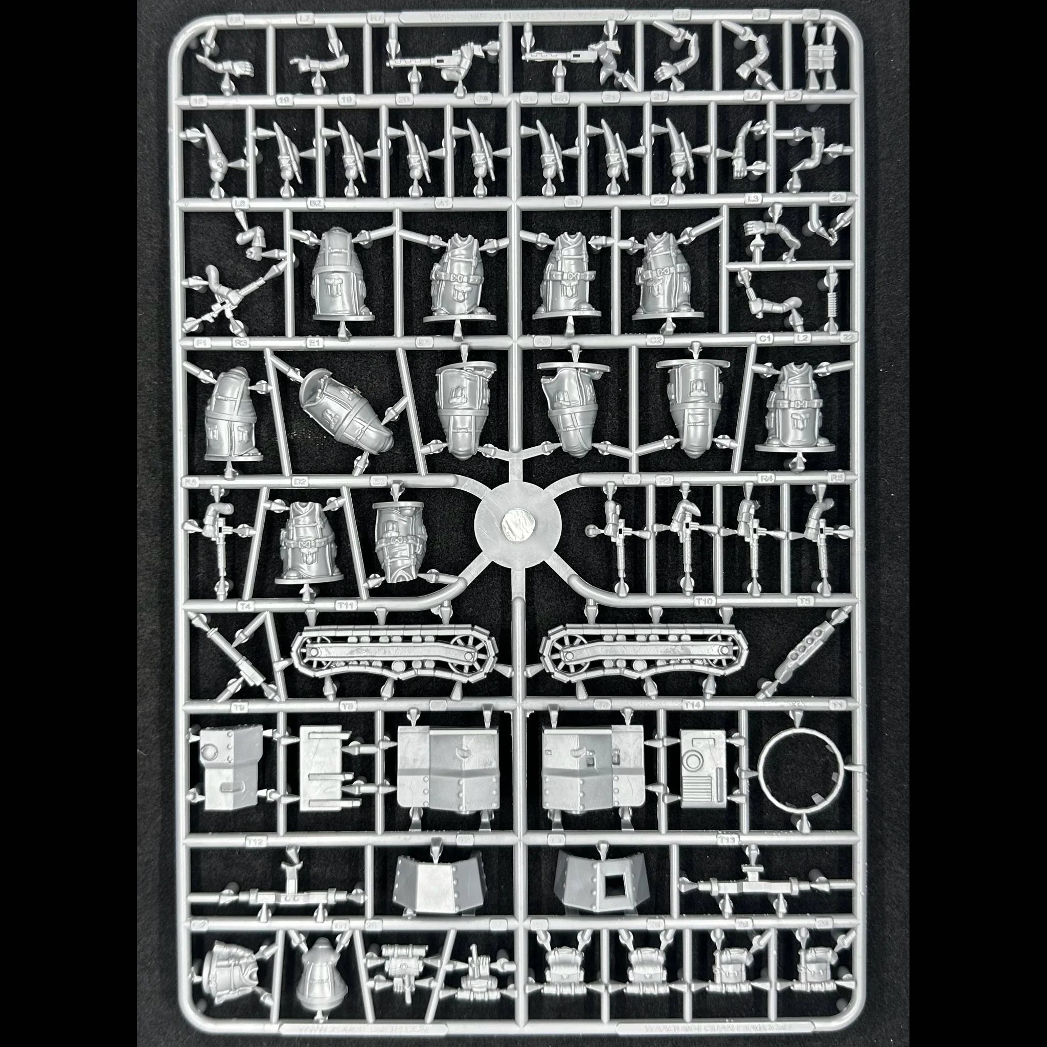 Quar Fidwog Infantry sprue with rifle and accessory options front