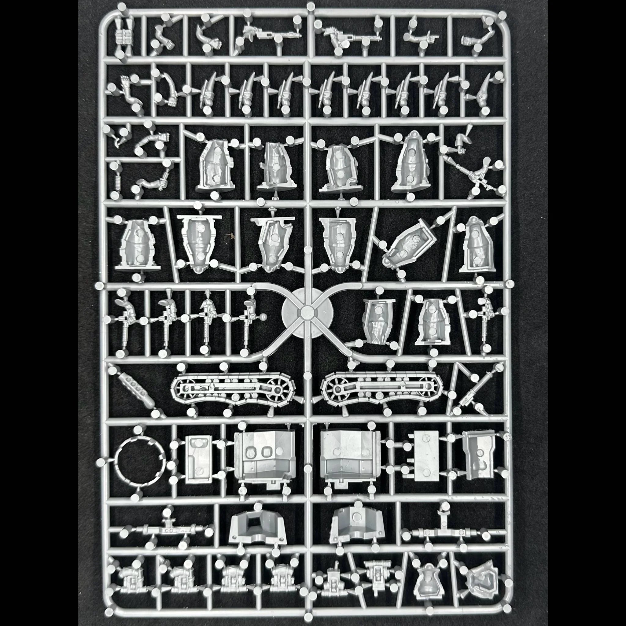 Quar Fidwog Infantry sprue with rifle and accessory options back-back