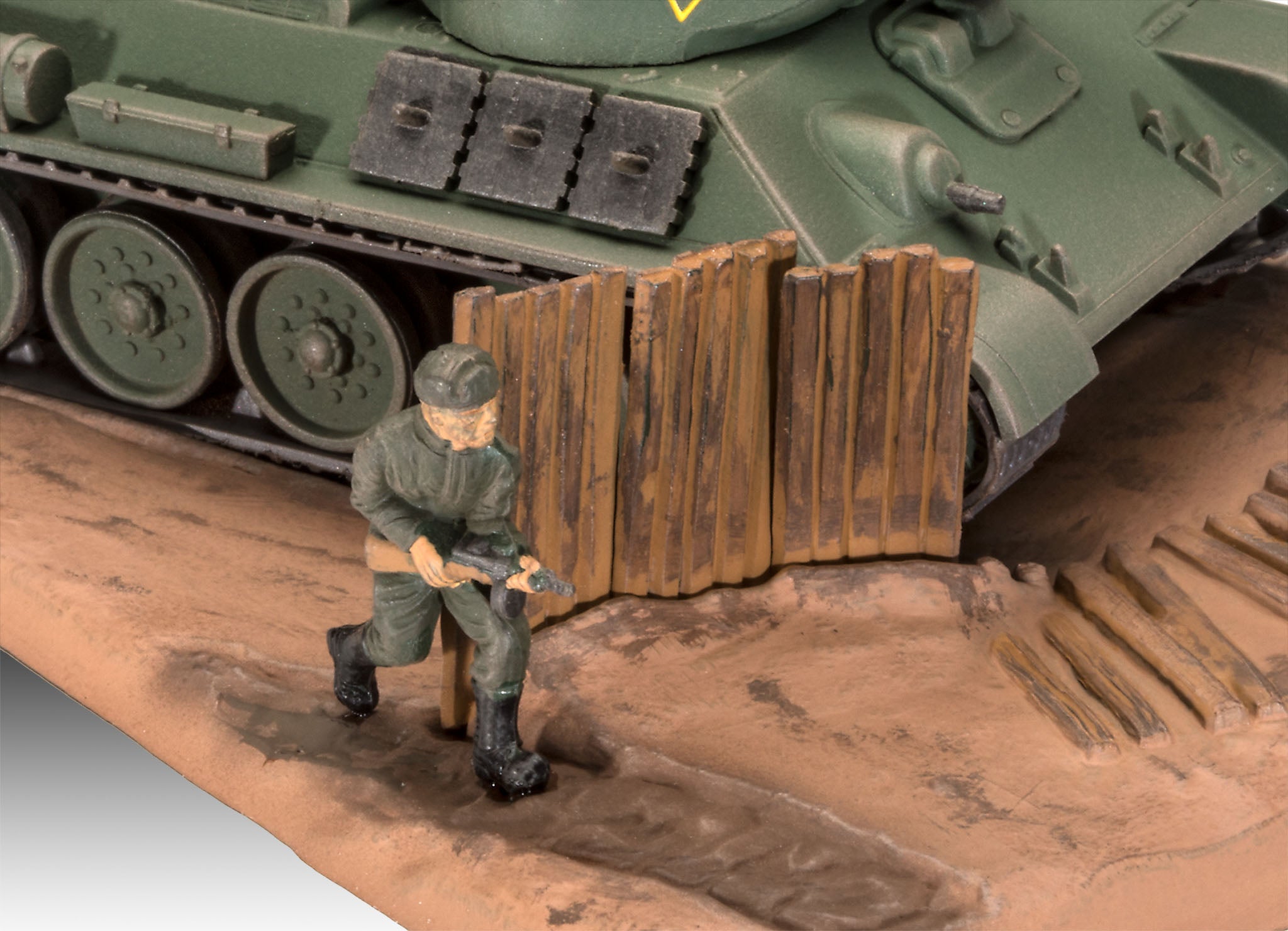 T-34/76 Medium Tank 1940 1/76 Scale Model Kit Soldier Detail