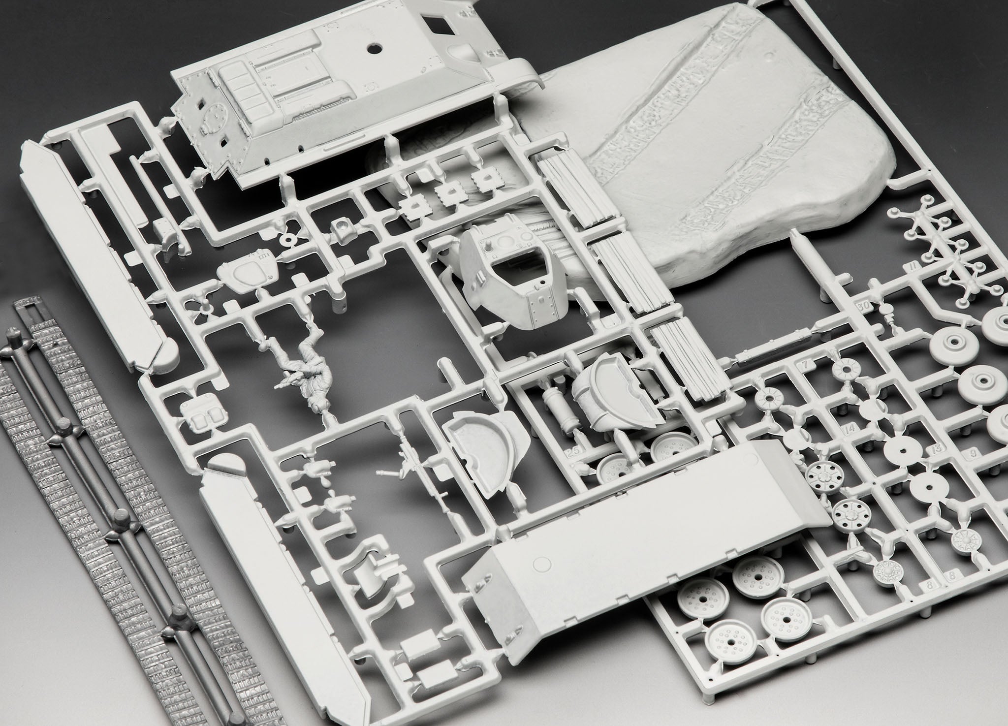 T-34/76 Medium Tank 1940 1/76 Scale Model Kit Frames