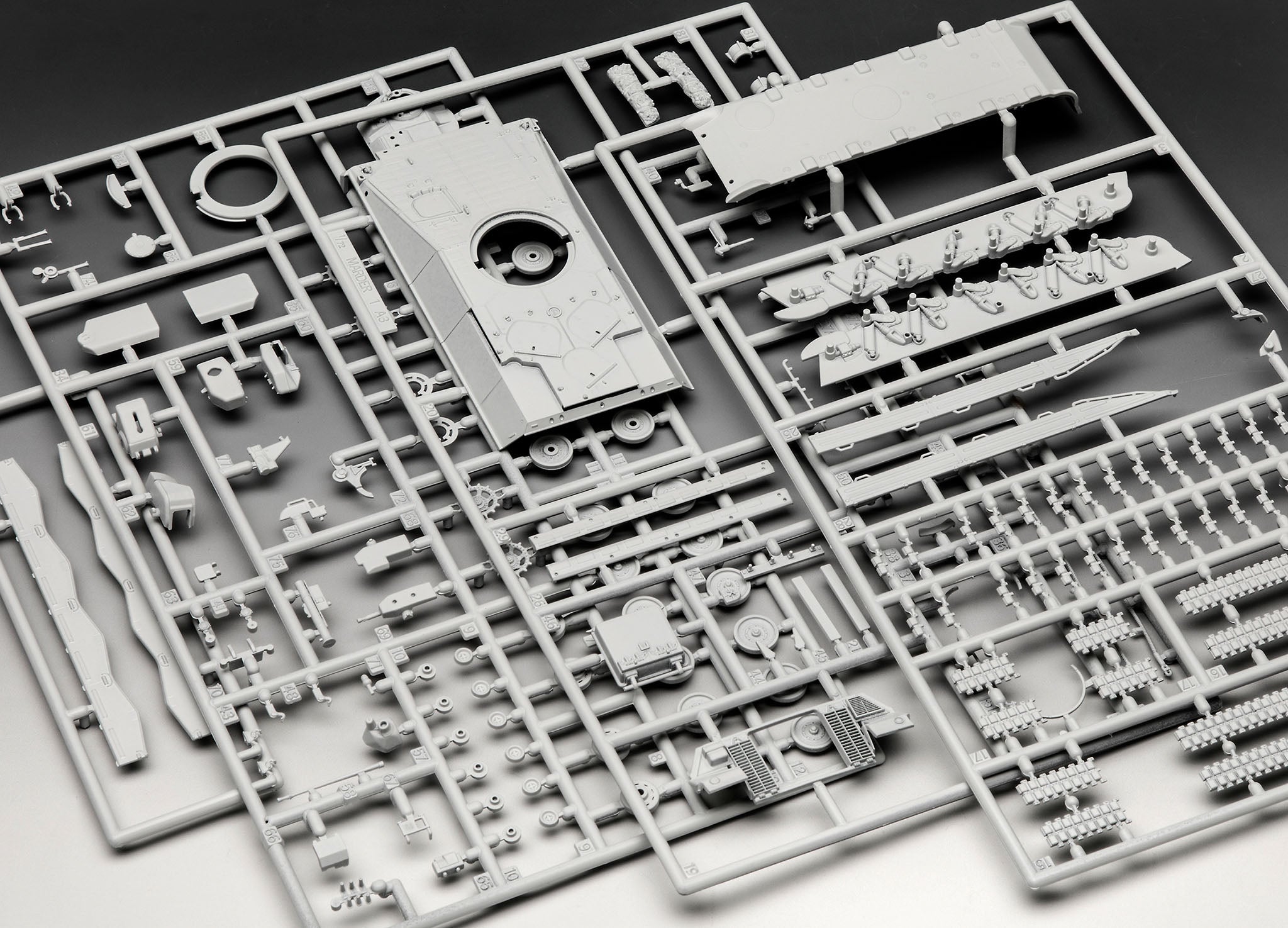 SPz Marder 1A3 Infantry Fighting Vehicle 1/72 Scale Model Kit Parts Frames