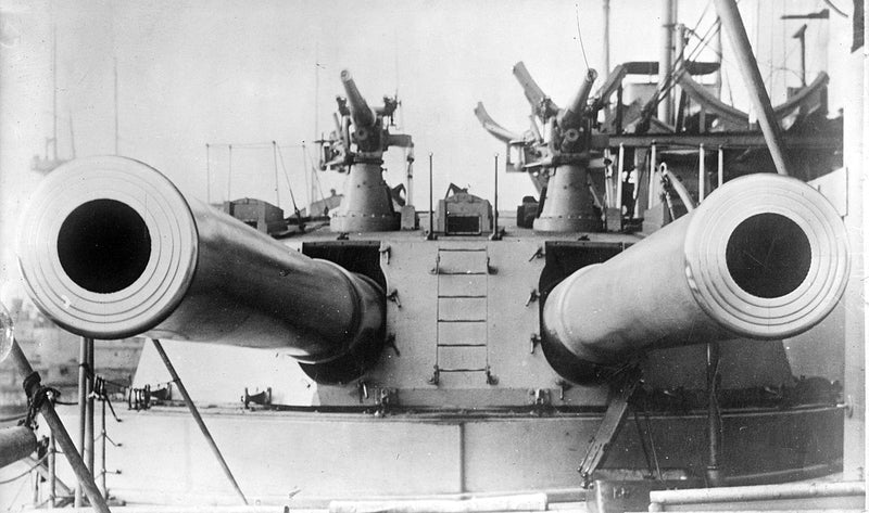 HMS Dreadnought Battleship  Guns